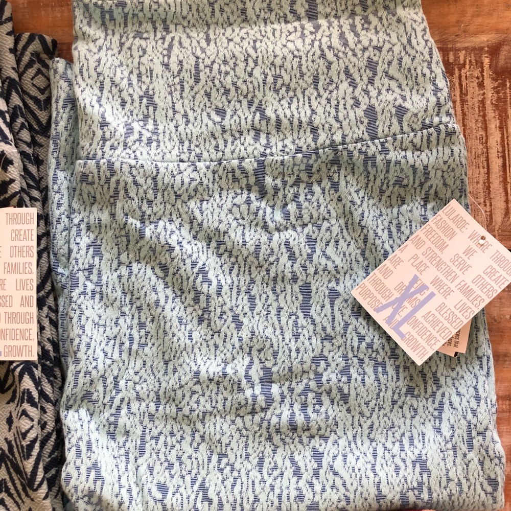 XL BNWT LuLaRoe Cassie Pencil Skirts (Lot of 4) - Picture 5 of 8